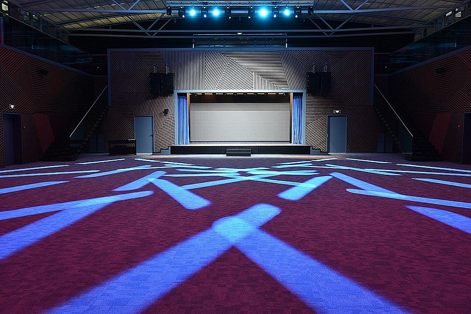 Универсальный концертный зал